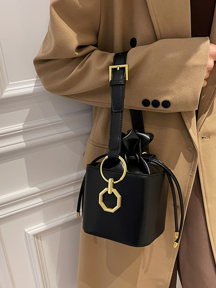 حقيبة كروس صغيرة كلاسيكية من ج - مراجعة Women Bags Zara وسعره