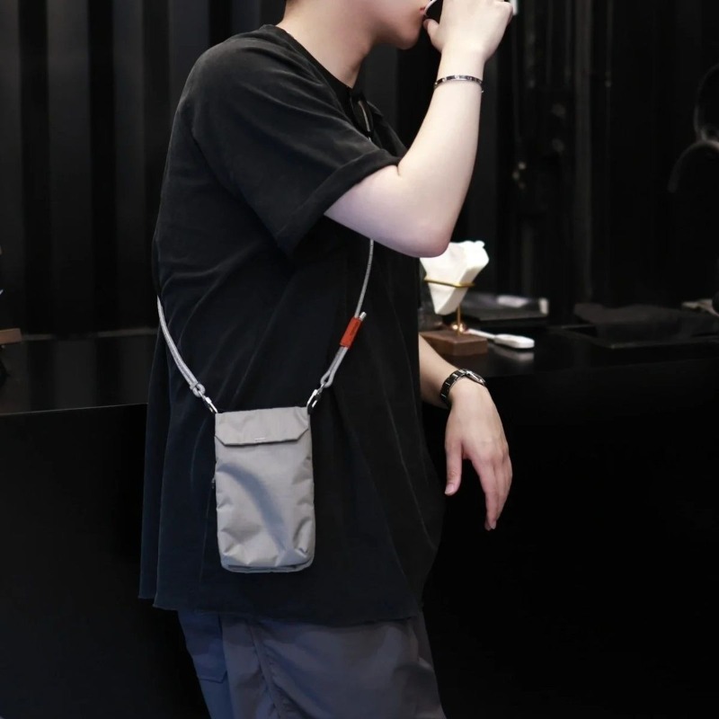حقيبة هاتف رجالية ضيقة قابلة ل - مراجعة Phone Bag Crossbody وسعره